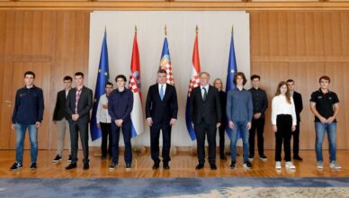 Predsjednik Milanović primio učenike koji su osvojili medalje na matematičkim olimpijadama