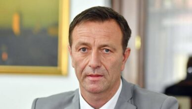 Varaždinski gradonačelnik osudio  čin nasilnog uklanjanja zastave srpske manjine