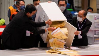 Nadmoćna pobjeda patriota na izborima u Hong Kongu, tek 30 posto građana izašlo glasovati