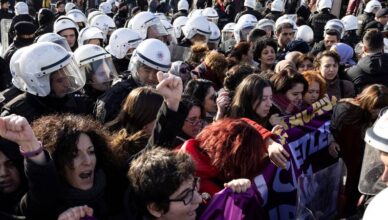 Na prosvjedu protiv rodno uvjetovanog nasilja u Istanbulu policija privela na desetke ljudi