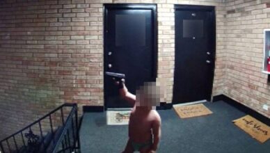 VIDEO Dječak u pelenama igrao se s pištoljem kod stana u SAD-u