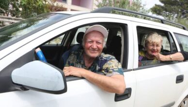 Vir: Supružnici Marica i Mijat Barišić već 50 godina na putovanja idu autostopom