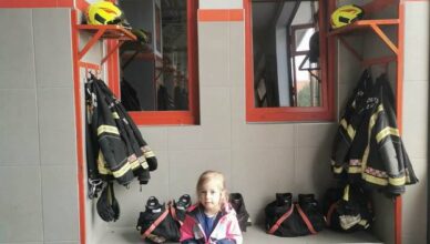 Nika je najveća obožavateljica vatrogasaca: 'Mama, odnesimo im kekse da me provozaju'