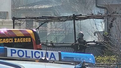 Pogledajte snimku požara na  Ferenščici: Zbog eksploziva požar gasili s veće udaljenosti