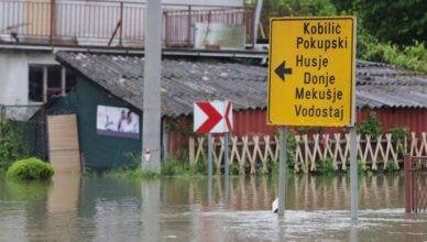 HAK: Zbog vjetra na snazi ograničenja i zabrane, ceste još uvijek zatvorene zbog poplava