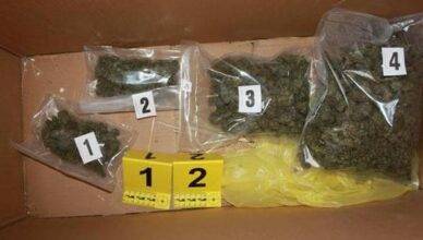 Policija kod šestorke pronašla drogu i kilogram marihuane
