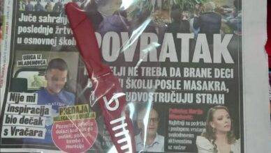 Srpski Kurir je uz prilog borbi protiv nasilja poklanjao noževe! 'Ma greškom su se tamo našli'