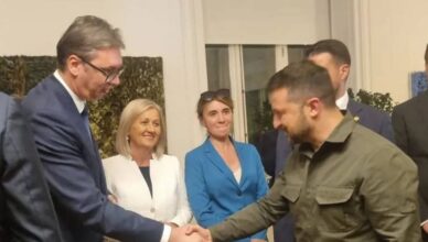 Zelenski je stigao u Atenu na važan samit, Vučić se pohvalio fotografijom na kojoj se rukuju