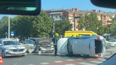 FOTO Prometna u Zagrebu: U Španskom se prevrnuo auto