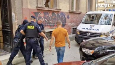 Muškarac ušao u stan susjede i sjeo na kauč s pištoljem u centru Zagreba. Policija ga uhitila