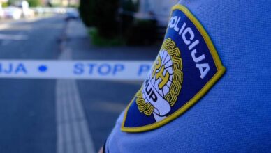Sudar automobila i kombija u Solinu: Jedan vozač je preminuo