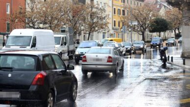Oprez, vozači! Kolnici mokri, magla smanjuje vidljivost