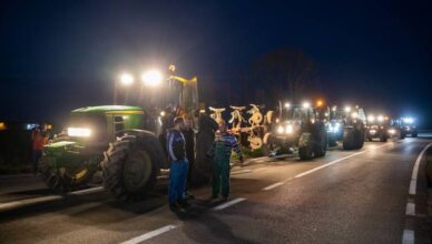 VIDEO Nastavlja se 'seljačka buna': Poljoprivrednici se na traktorima okupili u Lipovcu