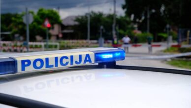 Naoružani umirovljenik prijetio pištoljem na cesti u Karlovcu: U kući imao i automatsku pušku