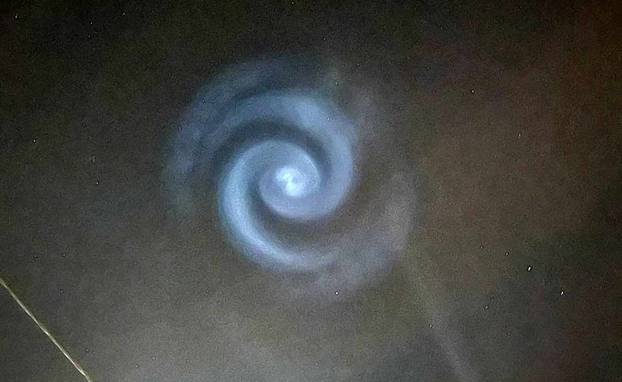 100 slika spiralnog fenomena