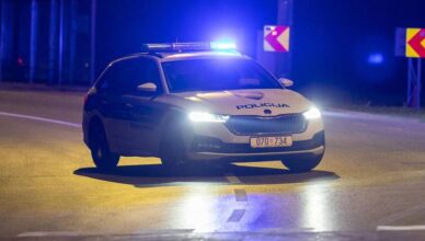 Strava u Susedgradu! Dvojica se u stanu napila i potukla: Jedan preminuo, drugog su uhitili