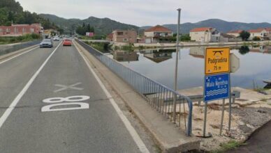 FOTO Prve fotografije s mjesta nesreće: Autom probili ogradu i završili u rijeci. Troje je mrtvih