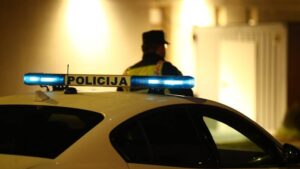 Mladić teško ozlijeđen u Slunju, pijan izletio s ceste u  ogradu