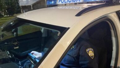 NEVJEROJATNO! Pijan divljao kod Požege. U automobilu su bila i djeca. Nisu bila vezana
