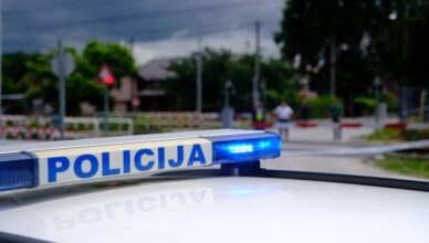 Mađar sa skoro 5 promila vozio kroz Selce! Zabio se u kantu