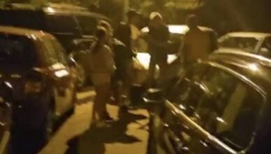 VIDEO Prometni kaos kod Sinja, ljudi parkirali i nasred ceste: 'Sad smo zaglavili, ovo je užas'