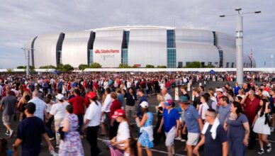Gomile počele puniti stadion. Žele odati počast Charlieju Kirku