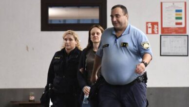 Zagreb: Dovo&dstrok;enje uhi&cacute;enih u prostorije USKOK-a