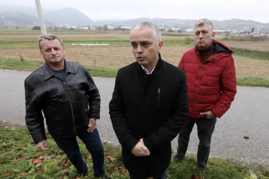 Gradonačelnik Pregrade sa vlasnicima vraćene zemlje