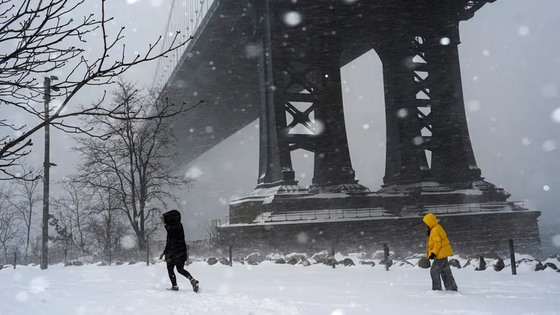 Kaos zbog oluje u SAD-u: Više od milijun domova bez struje, otkazano 10.000 letova...