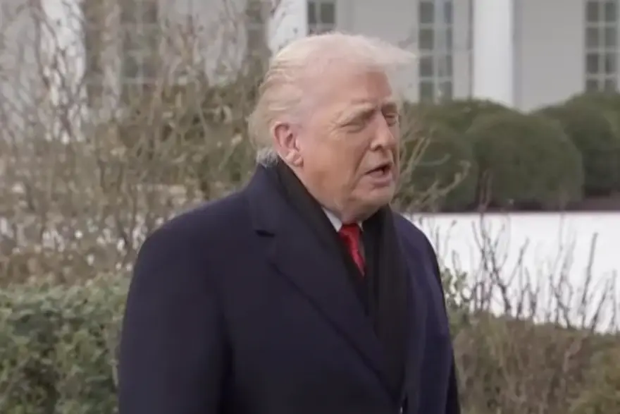 Trump kaže da SAD pregovara s NATO-om o Grenlandu; odlazi na Floridu