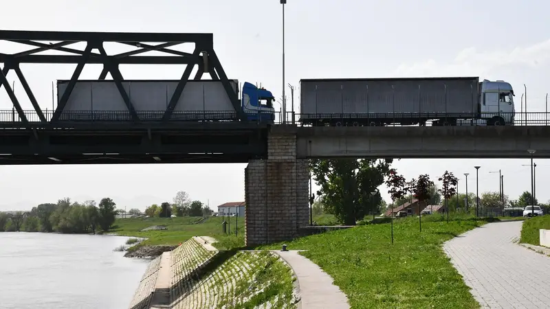 Prema hrvatskim granicama kreću se tisuće kamiona. Počinje velika blokada granica
