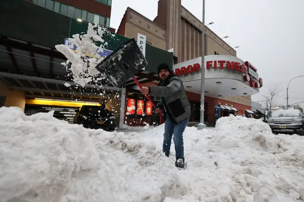 Major winter storm spreads across a large swath of the United States