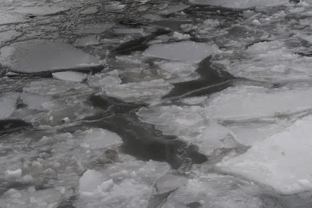 Ice floes in the Hudson River between New Jersey and New York City