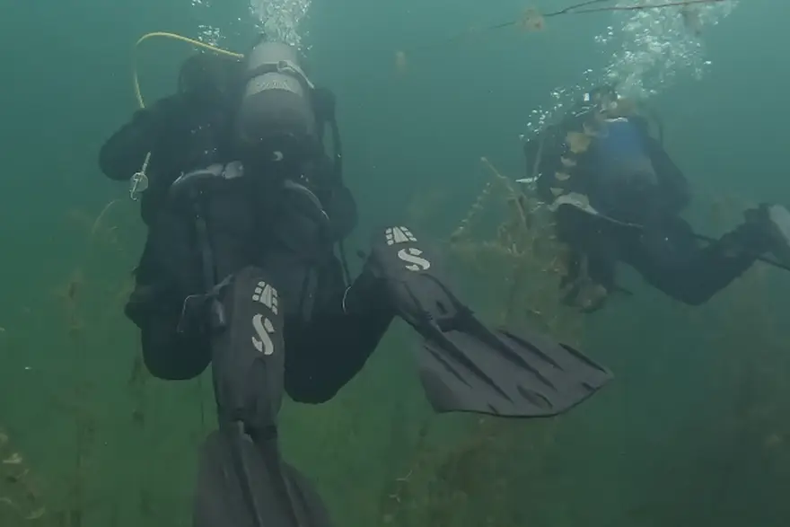 Kondicijski trening ronioca Interventne jedinice policije pod ledom